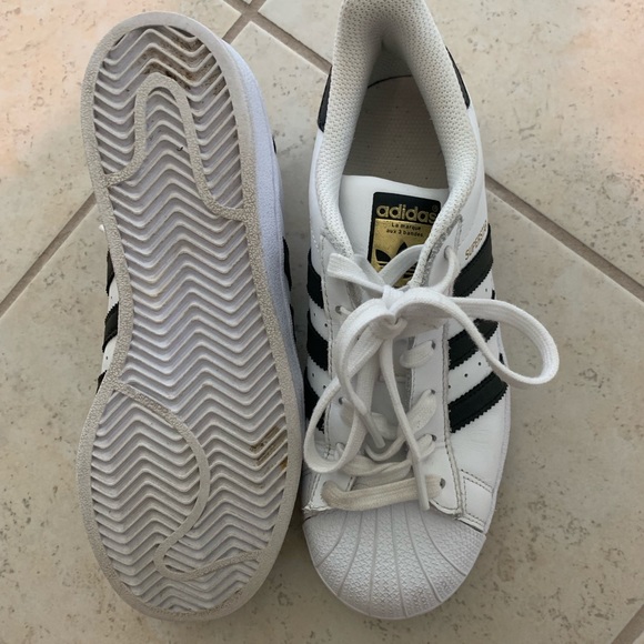 Adidas superstar size 6 - Picture 2 of 3